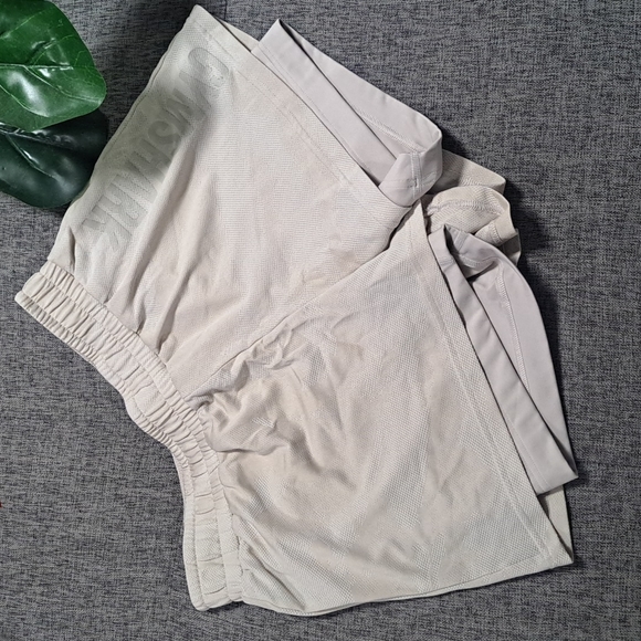 Gymshark Pants - GYMSHARK shorts size MEDIUM